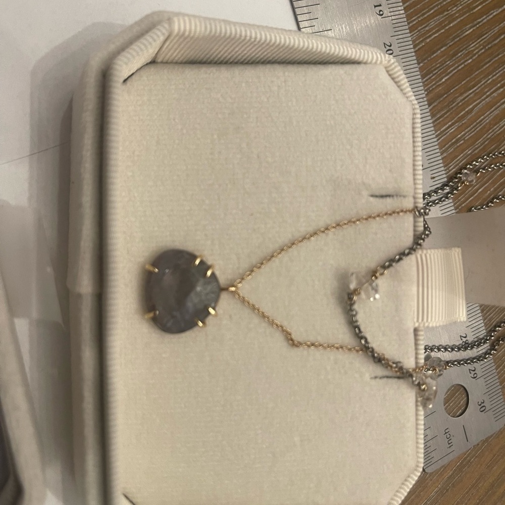 Elegant Gold and Gray Pendant Necklace